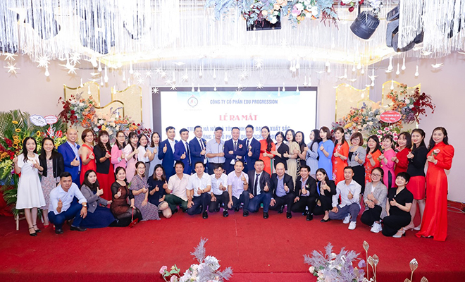 Tập thể cán bộ nhân viên khối văn phòng Công ty Cổ phần Edu Progression tại Hà Nội.
