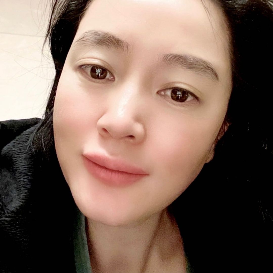 Kim Hye Soo thường xuyên đăng tải những hình ảnh mặt mộc lên trang cá nhân.