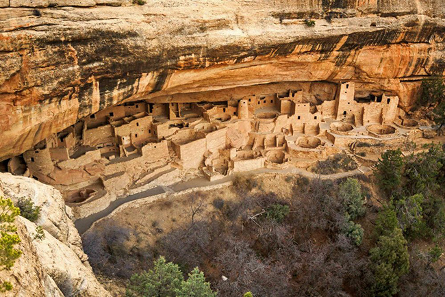 Mesa Verde, Colorado, Mỹ: Vườn quốc gia Mesa Verde có hơn 600 ngôi nhà trên vách đá từng là nơi sinh sống của người Anasazi, những người sống ở đây từ thế kỷ thứ 7 đến thế kỷ 14. 
