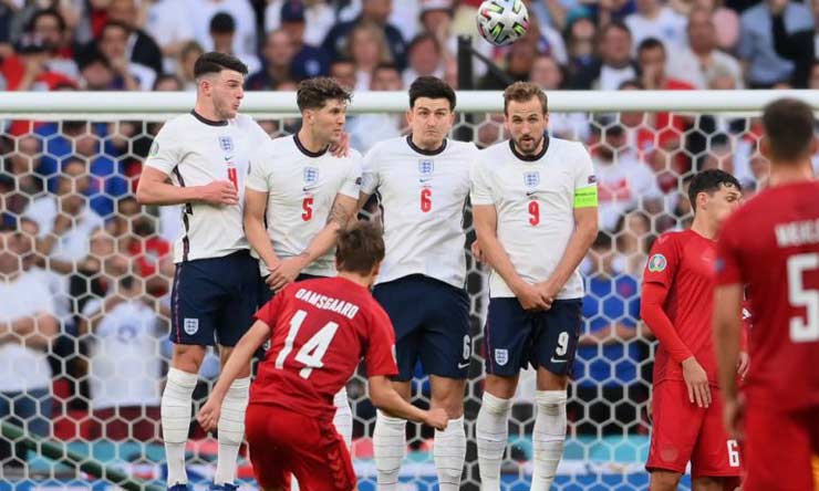 Cú sút phạt đẹp mắt của Mikkel Damsgaard (ĐT Đan Mạch) tại trận bán kết khiến ĐT Anh nhận bàn thua đầu tiên tại EURO 2020