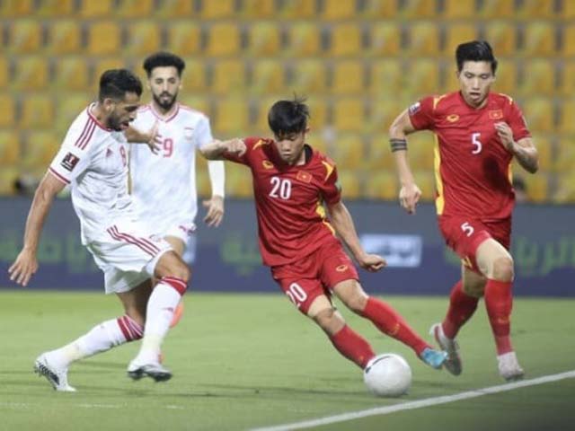 Đội tuyển Việt Nam (áo đỏ) sắp bước vào vòng loại thứ 3 World Cup 2022