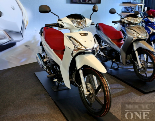 2021 Honda Wave 125i về đại lý, gây sốt làng xe số - 1