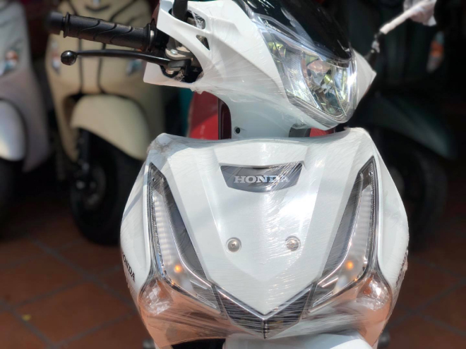 2021 Honda Wave 125i về đại lý, gây sốt làng xe số - 4