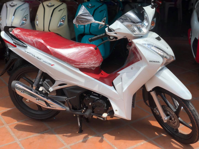 2021 Honda Wave 125i về đại lý, gây sốt làng xe số - 5