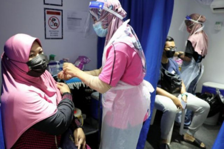 Malaysia: Covid-19 trở thành đại dịch của người chưa tiêm chủng