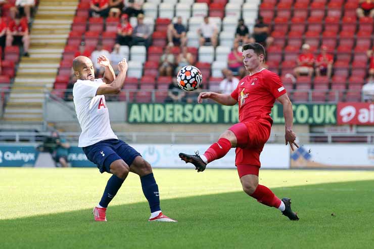 Tottenham dẫn trước nhưng vẫn để Leyton Orient cầm hòa 1-1 ở London