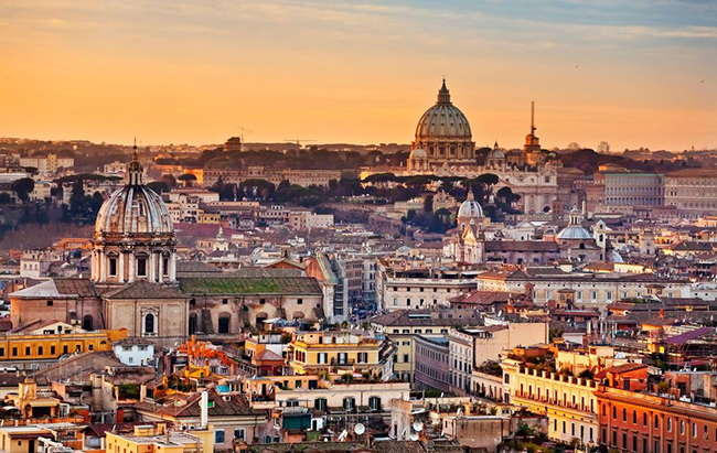 Rome, Ý: Với những tòa nhà hàng nghìn năm tuổi, quảng trường tuyệt đẹp và nghệ thuật đẳng cấp thế giới cùng Thành Vatican quyến rũ, Rome xứng đáng đứng đầu trong danh sách những điểm đến hút khách nhất thế giới.
