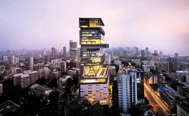 Được xây ngay sát khu nhà ổ chuột Golibar ở trung tâm thành phố Mumbai (Ấn Độ), tòa tháp 27 tầng này hiện giữ kỷ lục căn nhà đắt nhất hành tinh, trị giá khoảng 1 tỷ USD (23 tỷ đồng). 
