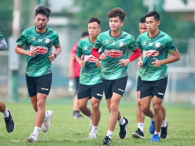 CLB TP HCM tốn rất nhiều tiền để chiêu mộ Lee Nguyễn. Nếu V-League hoãn quá lâu, đội bóng này tổn thất kinh tế rất nặng