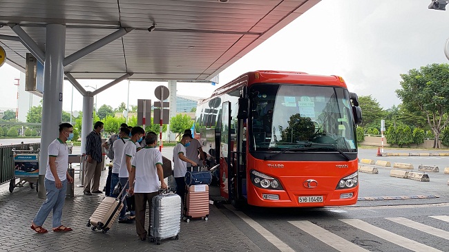 Hàng nghìn suất cơm, hàng nghìn chuyến xe miễn phí từ các công ty du lịch hỗ trợ người dân khó khăn