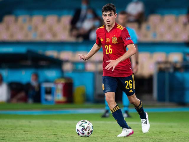 Pedri lăn lộn từ đội U-21 Tây Ban Nha cho đến tuyển quốc gia và Olympic