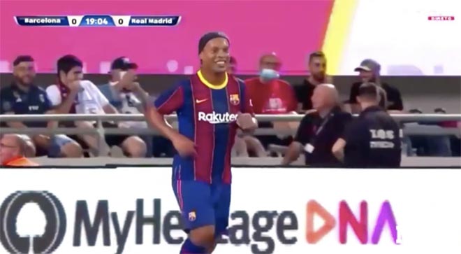 Ronaldinho lại làm các fan hoài niệm quá khứ với màn trình diễn hoa mỹ