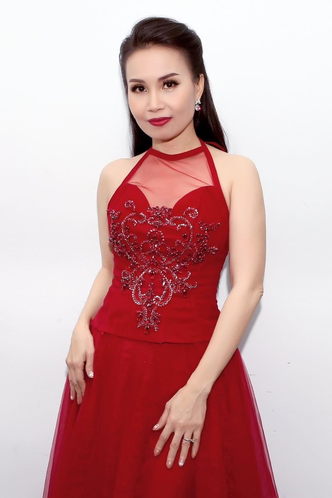 Là một trong những ngôi sao giàu có nhất nhì showbiz, nhưng Cẩm Ly chưa từng khoe khoang tài sản, không phát ngôn gây sốc và chưa hề có bất kỳ scandal nào, cũng không quan tâm đến những thị phi ồn ào.&nbsp;
