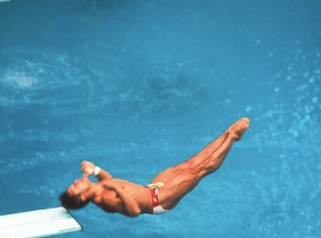 Greg Louganis vỡ đầu vì nhảy cầu vẫn giành HCV