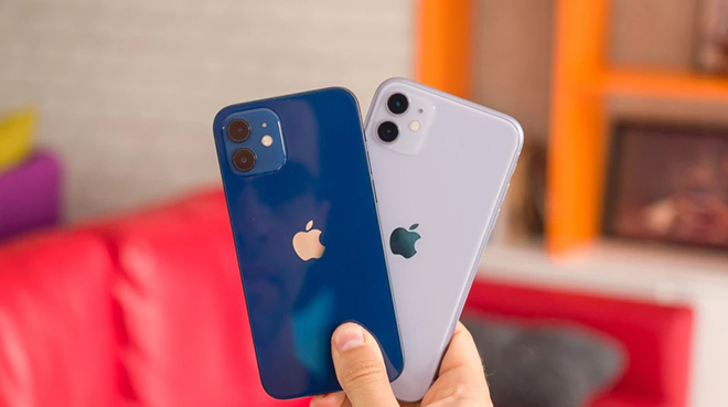 iPhone 12 và iPhone 11.