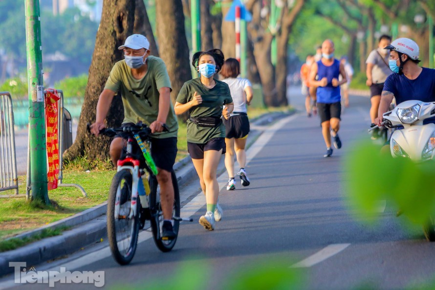 Hà Nội truy vết người tập thể dục, đạp xe ở Hồ Tây liên quan ca mắc COVID-19 - 1