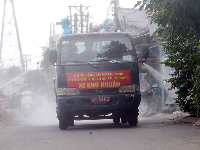 Quân đội phun khử khuẩn toàn TP.HCM trong những ngày tới