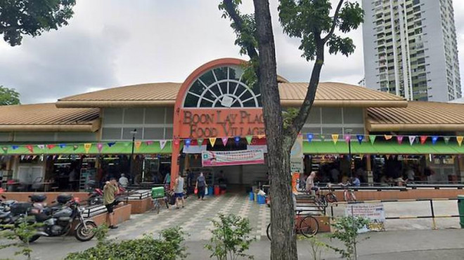 Khu chợ&nbsp;ẩm thực Boon Lay Place ở Singapore thông báo sẽ đóng cửa trong hai tuần sau khi phát hiện bảy trường hợp nhiễm COVID-19. Ảnh: GOOGLE MAPS