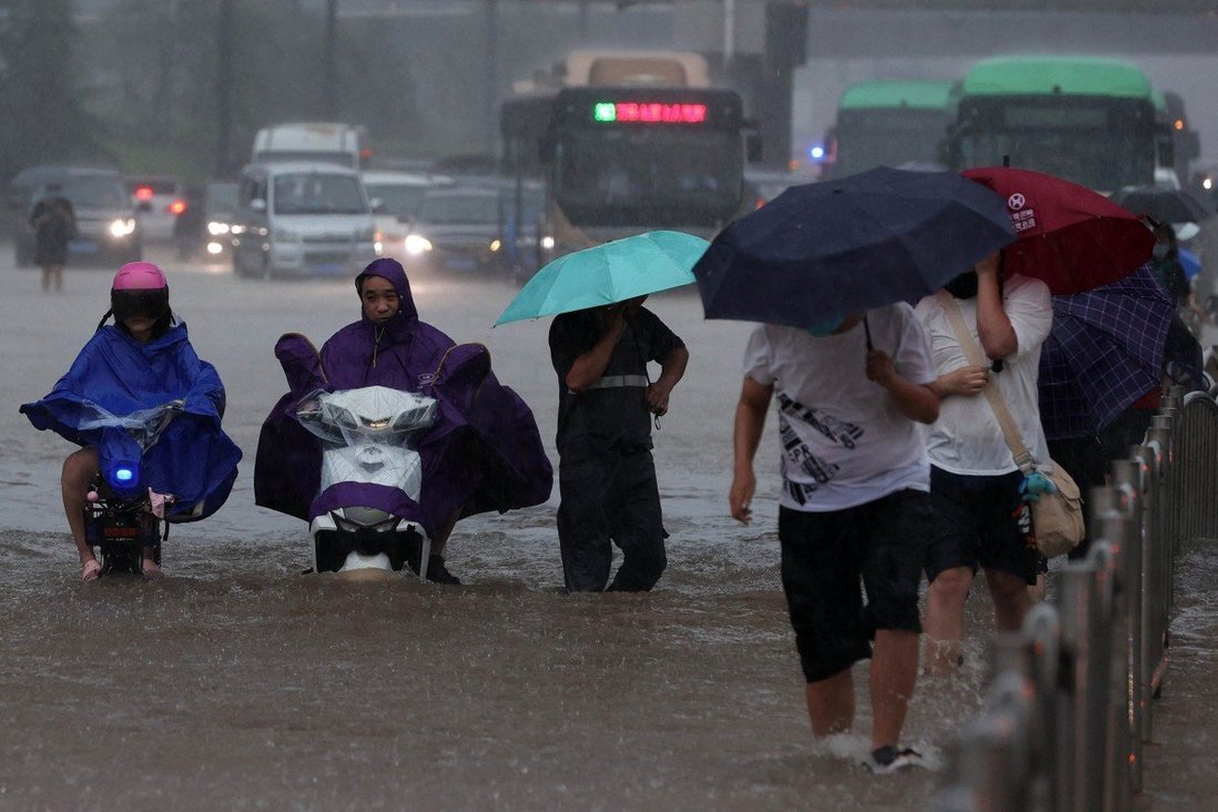 Người dân Trung Quốc trải qua trận mưa lũ tồi tệ trong ngày 20.7.