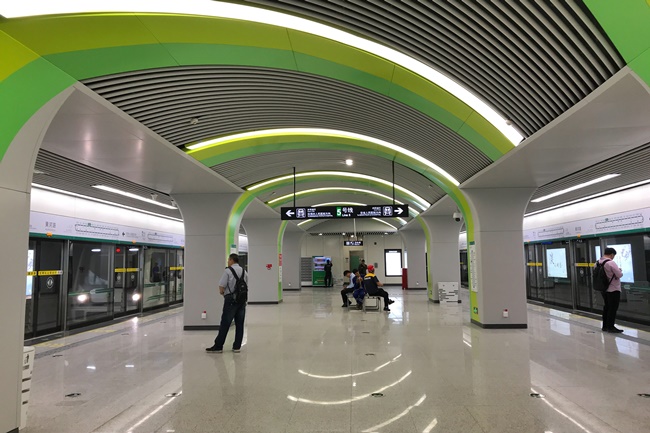 Trịnh Châu có mạng lưới tàu điện ngầm với 7 tuyến, chiều dài là 206,5km.
