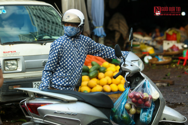 Nhiều người dân đồng quan điểm chỉ mua hàng hoá dùng trong ngày hoặc 2 ngày chứ không tích trữ nhiều.