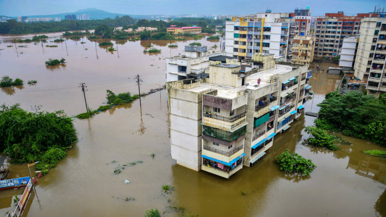 Ngập lụt ghi nhận tại nhiều khu vực ở bang Maharashtra, Ấn Độ.