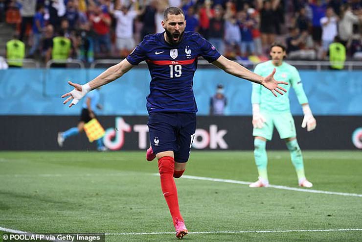 Sau khi cùng ĐT Pháp bị loại sớm ở EURO 2020, Benzema lại đón thêm cú sốc nữa