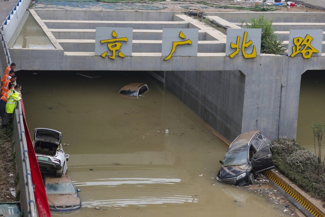 Nhiều đoạn ở đường hầm&nbsp;Jingguang vẫn còn ngập sâu.
