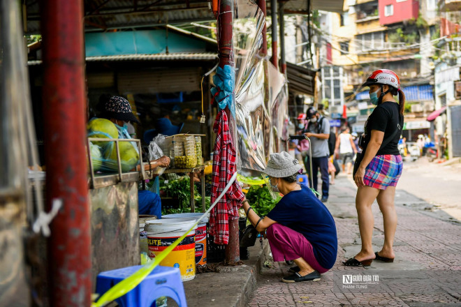 Trước đây, chợ dân sinh phường Bách Khoa chỉ mở buổi sáng.