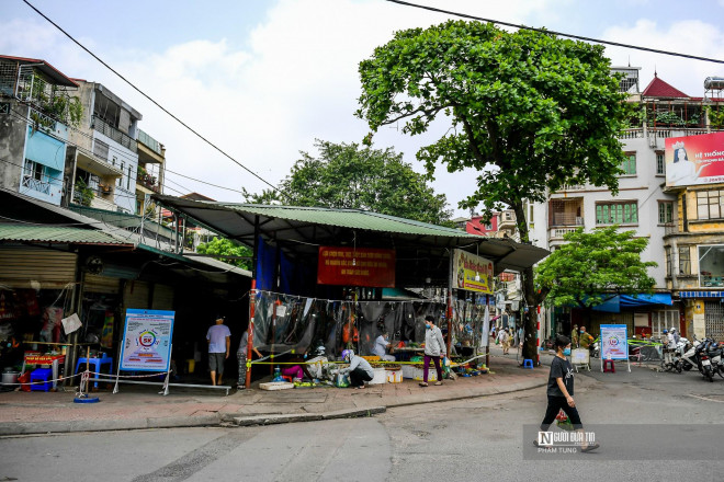 Đến thời điểm hiện tại, đa số tiểu thương, người dân đến chợ đều cảm thấy an tâm khi mua hàng.