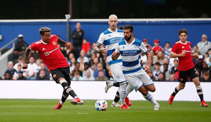 Jesse Lingard mở tỷ số sớm cho MU nhưng họ vẫn thua sốc 2-4 trước QPR ở London