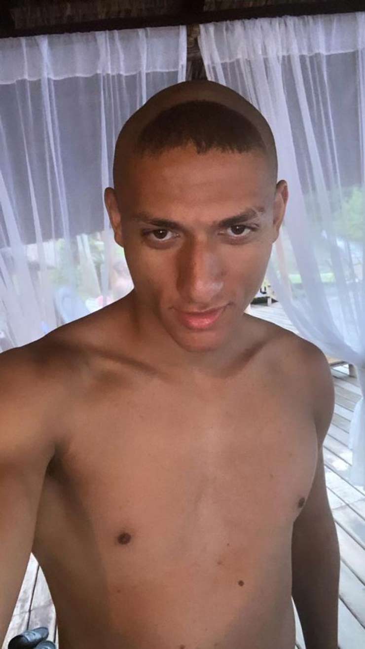 Kiểu tóc mới của Richarlison giống hệt kiểu tóc đặc biệt của "Người ngoài hành tinh" Ronaldo tại World Cup 2002