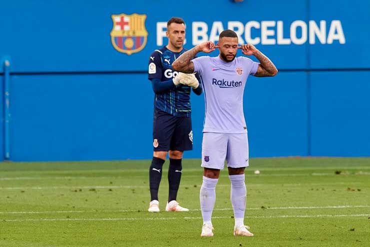 Tân binh Memphis Depay ăn mừng kiểu nhắm mắt, bịt tai khi có bàn thắng ngay trận ra mắt Barca khi đấu Girona