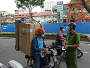 Tin tức trong ngày - TP.HCM: Shipper chở hàng không thiết yếu sẽ bị phạt