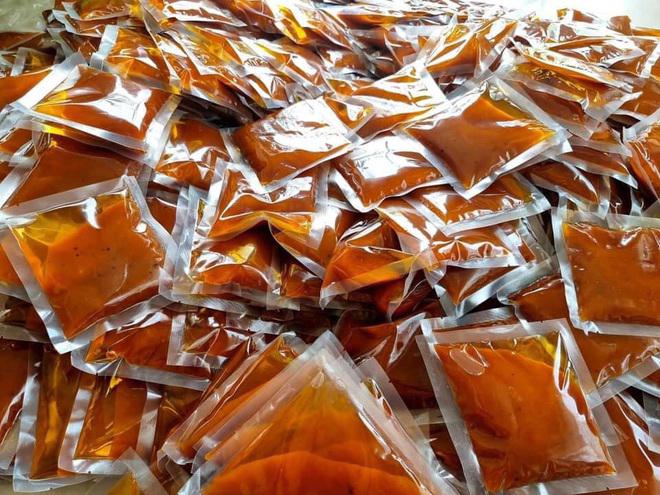 Nước cốt phở bò nhanh chóng trở thành mặt hàng gây sốt trên thị trường (Ảnh: Vietnamnet)&nbsp;