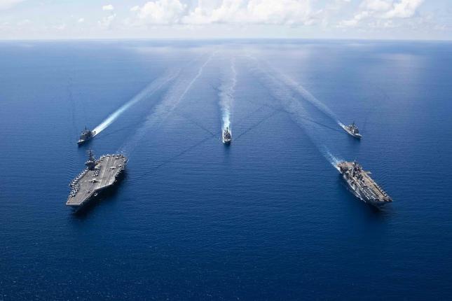 Nhóm tác chiến tàu sân bay Mỹ USS Ronald Reagan đi vào ở Biển Đông. Nguồn: SCMP.