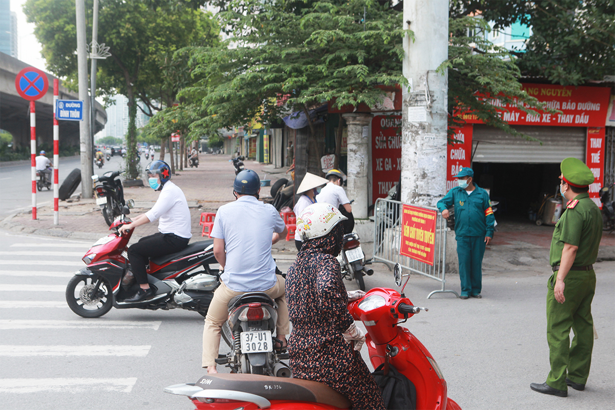 Một số người không có lý do chính đáng đã phải quay đầu xe.