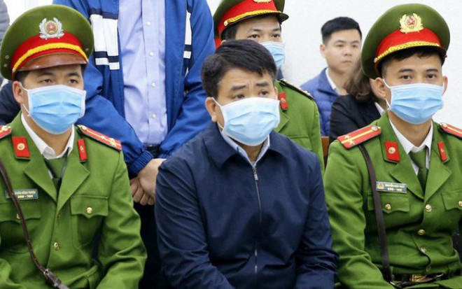 Nguyên chủ tịch UBND TP Hà Nội Nguyễn Đức Chung tại phiên tòa trước đó - Ảnh: TTXVN