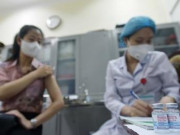 Tin tức trong ngày - Người dân Hà Nội bắt đầu được tiêm vaccine phòng COVID-19