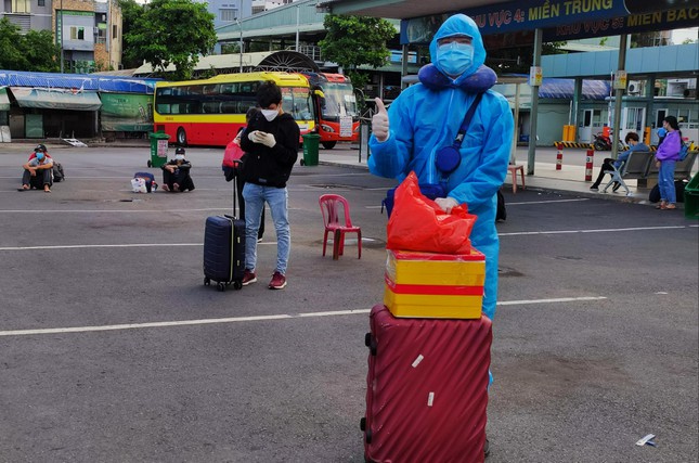 Trong chuỗi hoạt động đưa bà con Phú Yên về quê, địa phương này hướng tới hỗ trợ các công dân có hoàn cảnh khó khăn đang tạm trú tại TPHCM và các tỉnh phía Nam, gồm người già yếu, tàn tật, trẻ em, phụ nữ mang thai, nuôi con nhỏ, người đi khám bệnh, lao động tự do bị mất việc không có chỗ ở, học sinh, sinh viên.