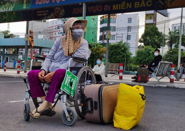 Chuyến xe đưa bà con về quê ưu tiên cho những người dân có hoàn cảnh khó khăn, neo đơn, già yếu, người lao động mất việc, sinh viên chịu ảnh hưởng từ dịch bệnh...