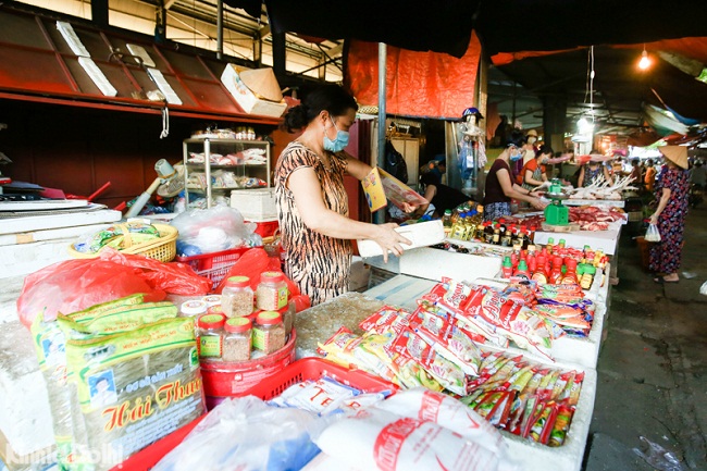 Một số tiểu thương cũng tỏ ra bất ngờ nhưng đều đồng thuận với qui định trên