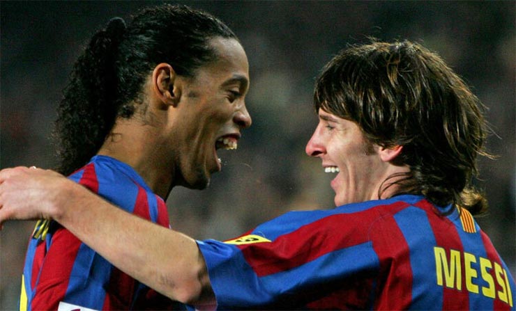 Ronaldinho khuyên Messi nên giải nghệ ở Barca và đội chủ sân Nou Camp nên treo áo số 10 vĩnh viễn sau khi Messi giã từ sự nghiệp thi đấu