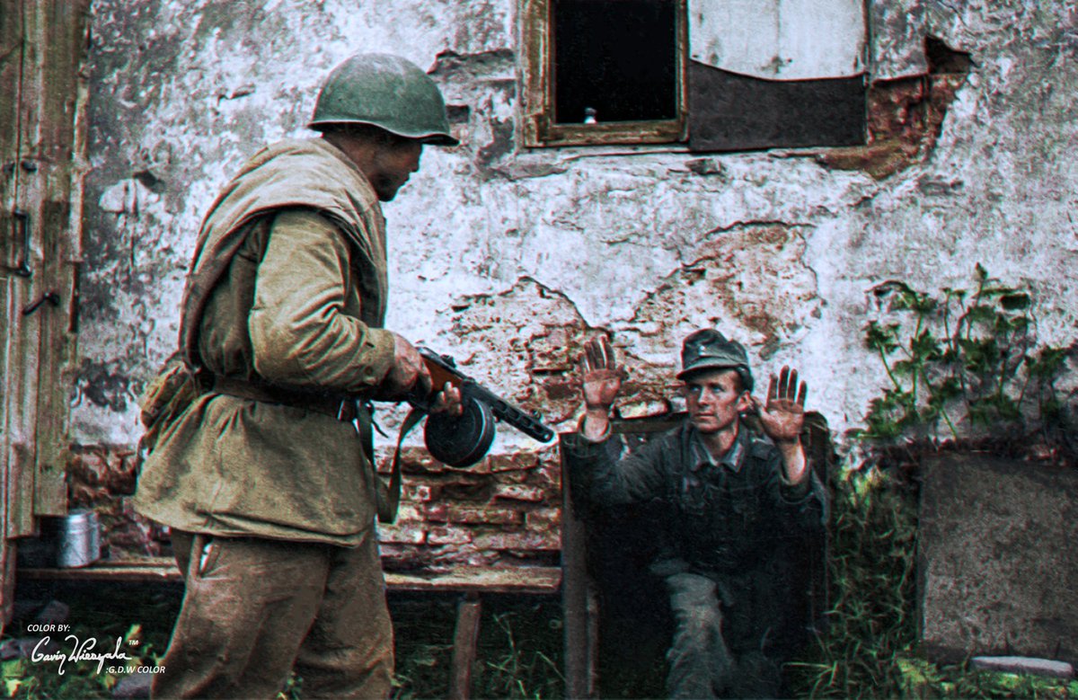 Binh lính Đức quốc xã bị bắt ở thủ đô Berlin vào tháng 4/1945. Ảnh: Twitter GDW Colorizations