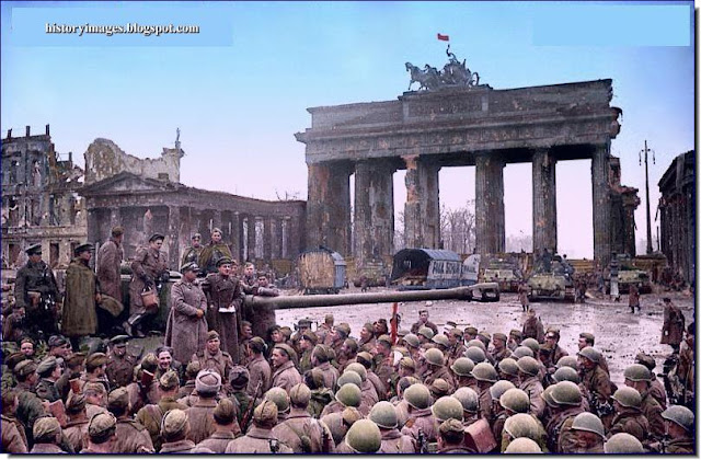 Hồng quân Liên Xô ở thủ đô Berlin, Đức, ngày 9/5/1945. Ảnh: History Images