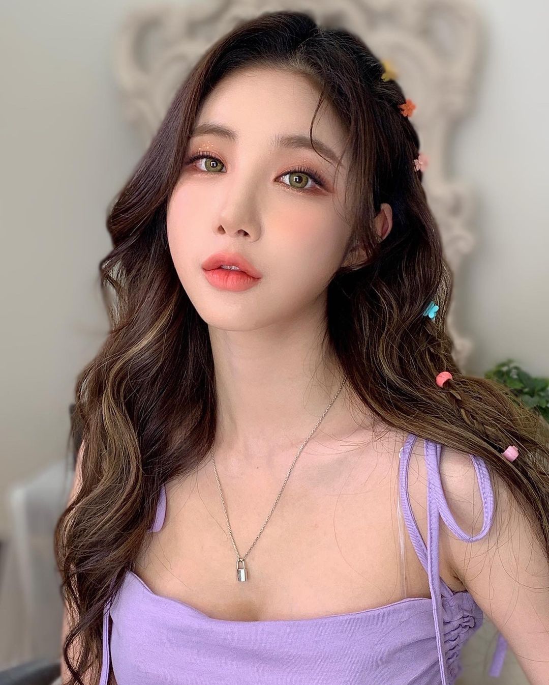 Nhiều mỹ nhân Hàn sang Việt Nam du lịch chọn trang phục phớt lờ