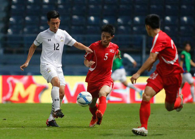 U23 Triều Tiên (áo đỏ) bất ngờ không tham dự vòng loại giải Vô địch U23 châu Á 2022
