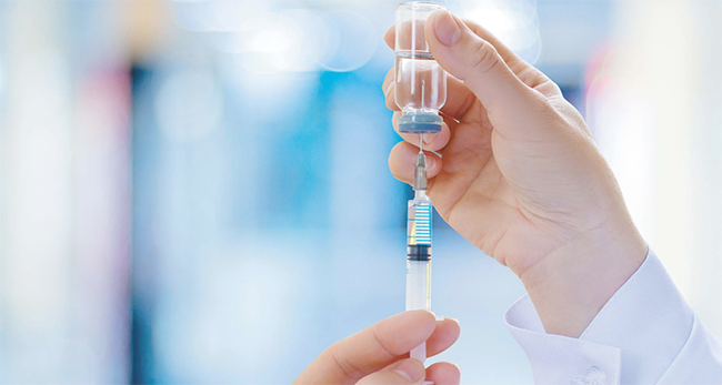 Bộ Y tế đề nghị ưu tiên tiêm vaccine cho y tế tư nhân - 1