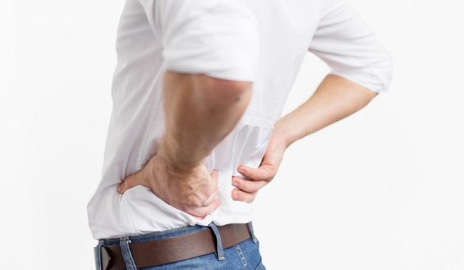 Đau lưng dưới gần mông – Dấu hiệu cảnh báo bệnh gì?