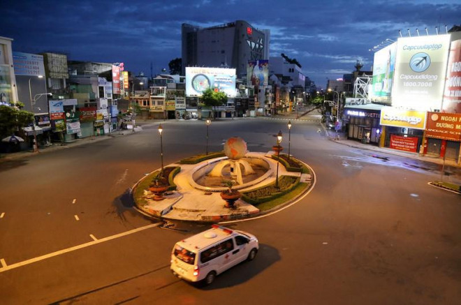 TP.HCM vắng bóng người ra đường trong những ngày thực hiện Chỉ thị 16. Ảnh: HOÀNG GIANG